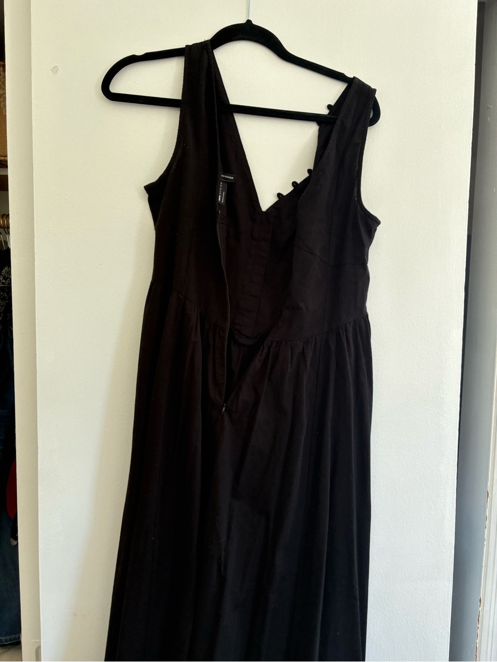 ASOS Black Sleeveless V-Neck Maxi Dress - Picture 2 of 4